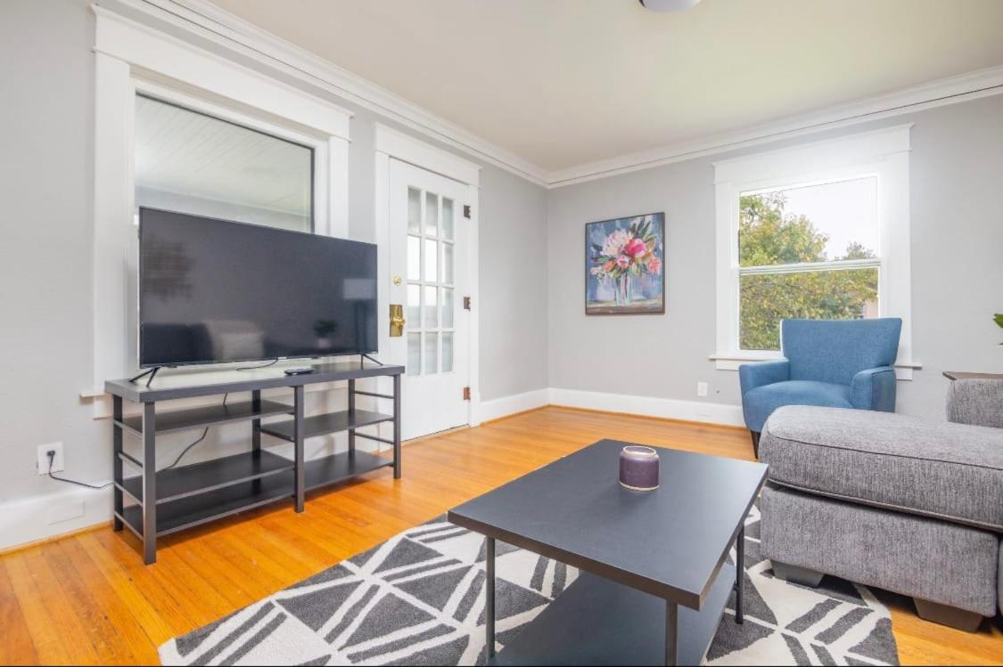 دي موين، آيوا Spacious 2 Bedroom Home Near Ingersoll & Downtown المظهر الخارجي الصورة