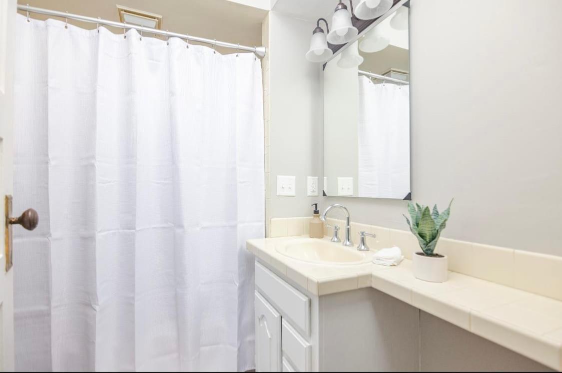 دي موين، آيوا Spacious 2 Bedroom Home Near Ingersoll & Downtown المظهر الخارجي الصورة